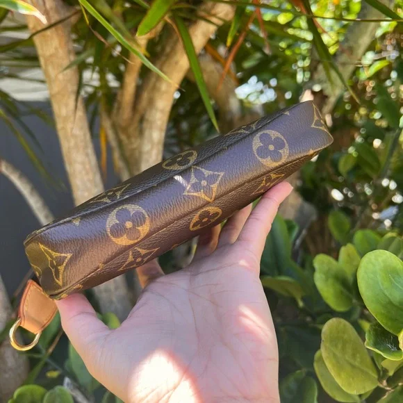 Louis Vuitton Pouch Monogram - Picture 6 of 16